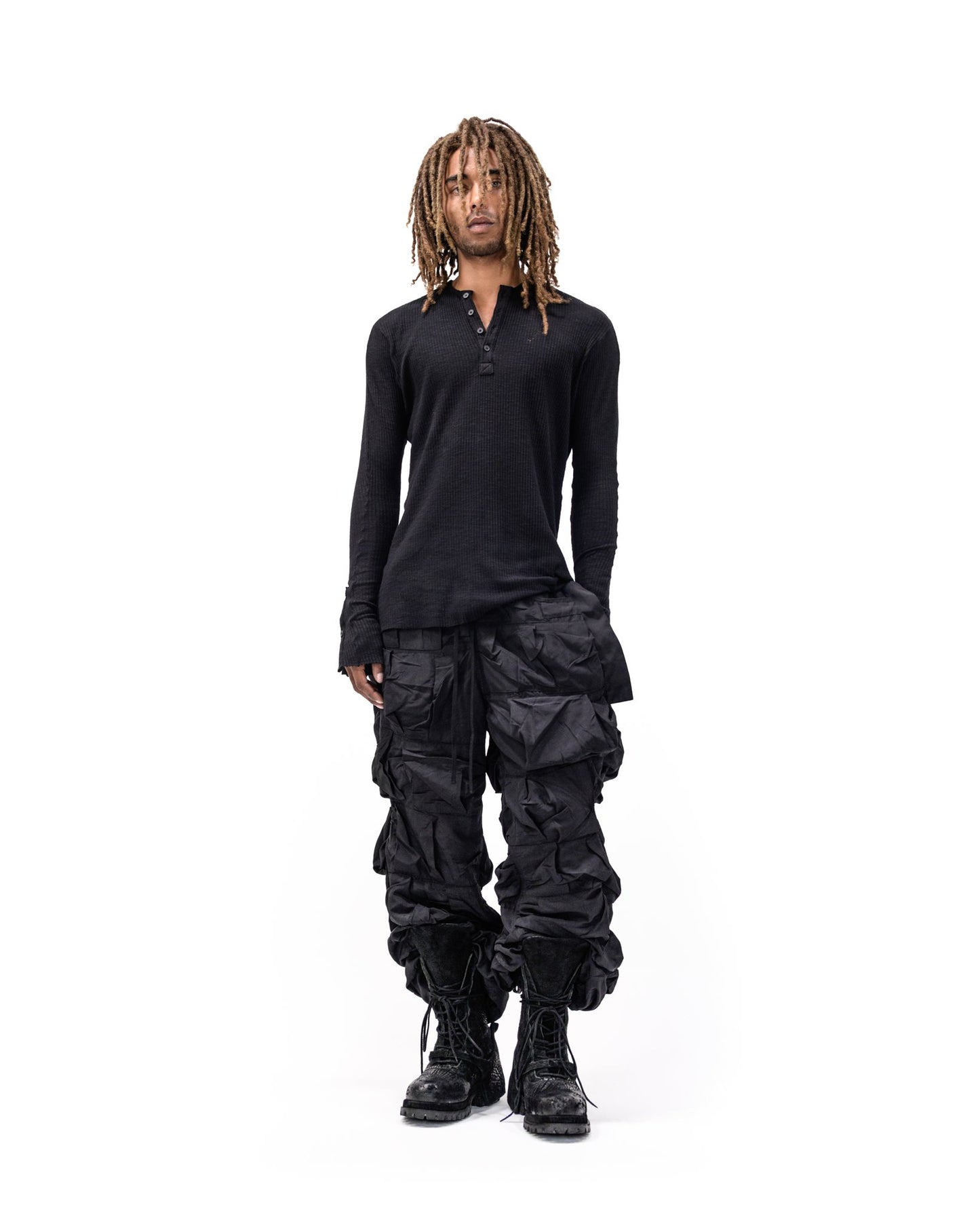 BLACK NYLON PLEATED PANTS