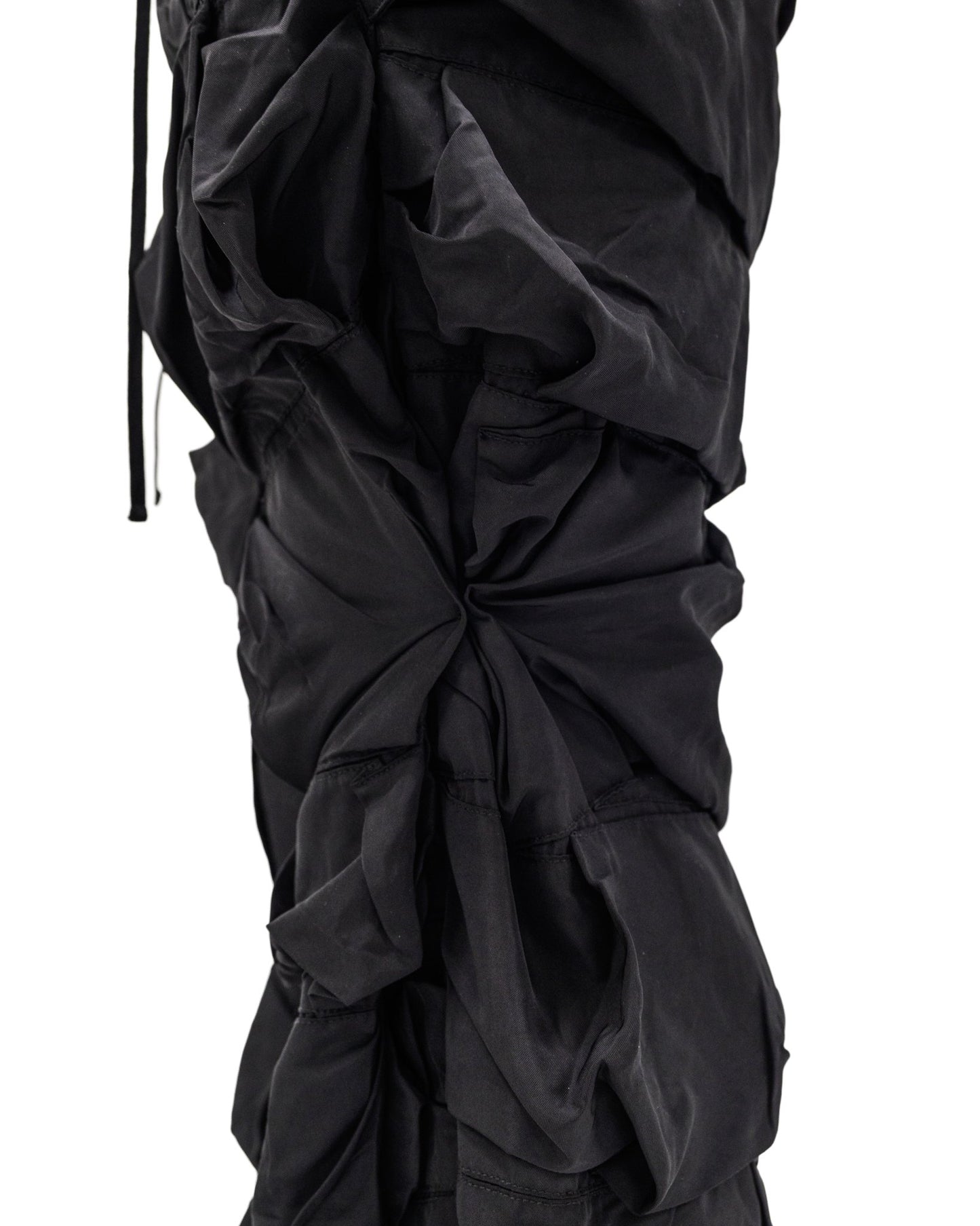 BLACK NYLON PLEATED PANTS