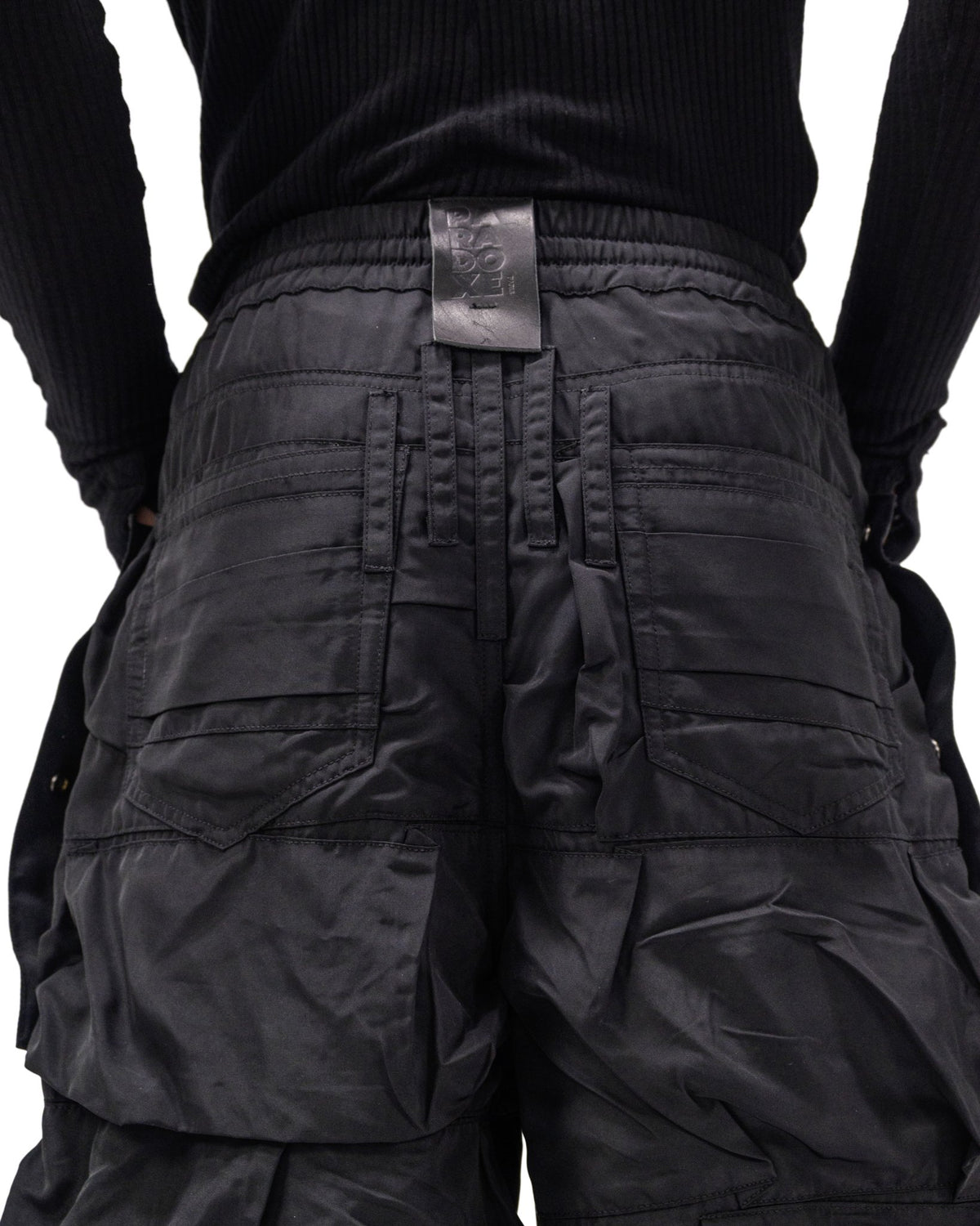 BLACK NYLON PLEATED PANTS