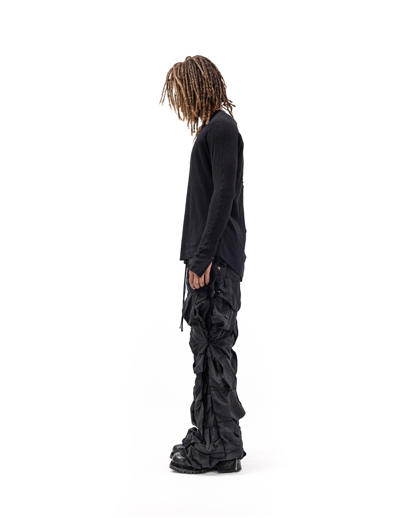 BLACK NYLON PLEATED PANTS