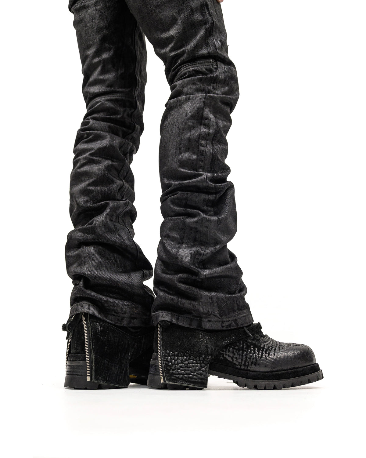 COATED BLACK DENIM