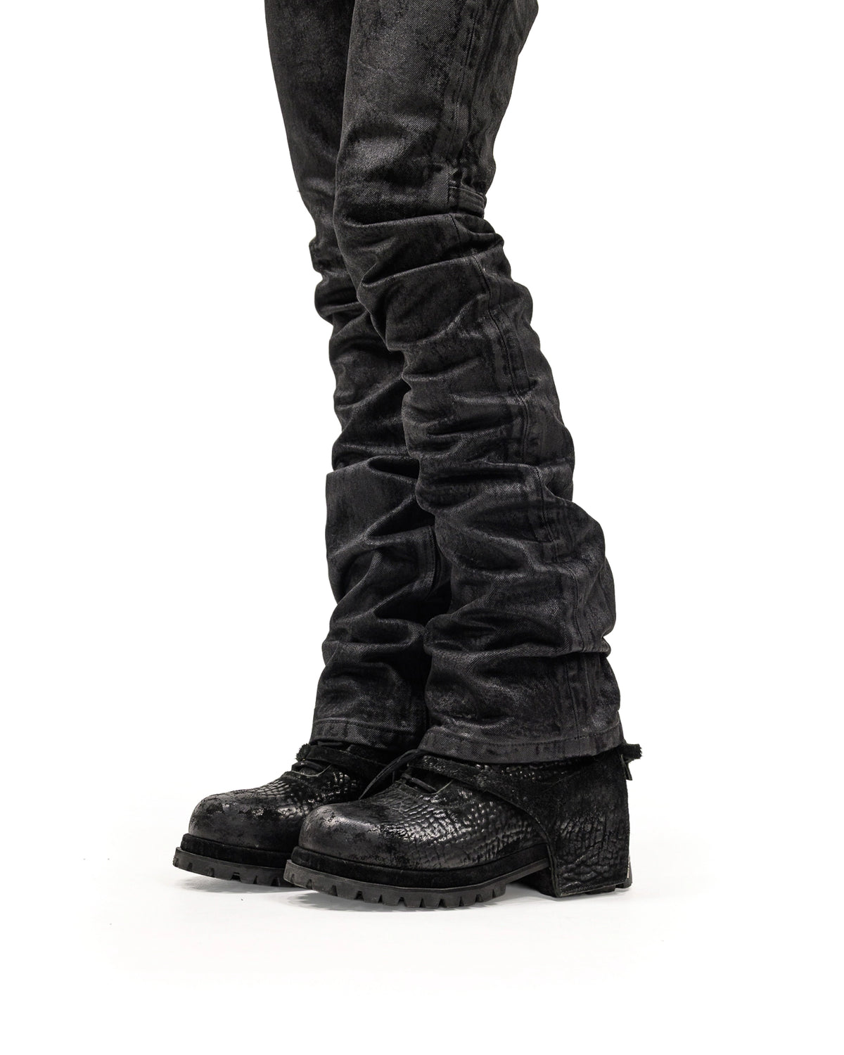 COATED BLACK DENIM
