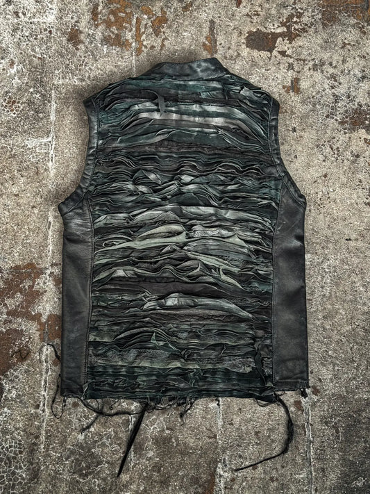MILLE-FEUILLES SLEEVELESS LEATHER JACKET